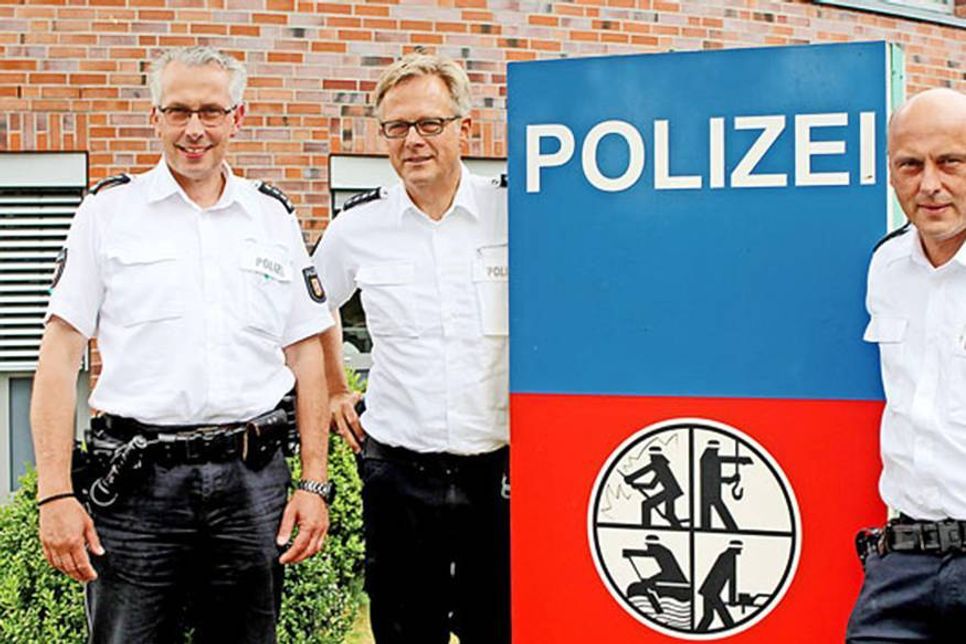 Jens Hamann – der neue Leiter -, Michael Martins (Leiter des Polizeireviers Plön) und Matthias Trapp (bisheriger Dienststellenleiter in Heikendorf).
