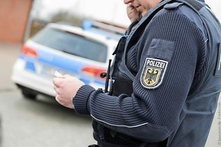 Wer Angaben zum Unfallhergang, zu dem gesuchten Lkw oder dessen Fahrer machen kann, wird gebeten, sich bei der Polizeistation Großenbrode zu melden.