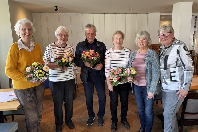 Vorsitzende Barbara Dimmer (re.) mit den geehrten Mitgliedern.
