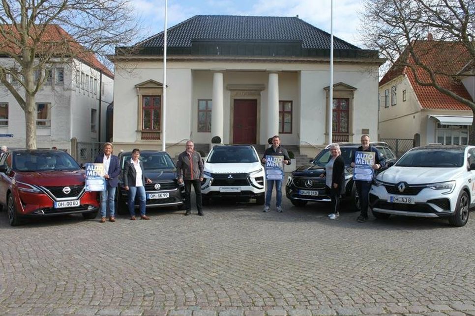 Markus Hagen (Auto Hagen), Danjela Höhler (Auto Senger), Holger Werner (Gewerbeverein), Dennis Herzog (Autohaus Herzog), Gaby Strege (Süverkrüp Mercedes-Benz) und Andreas Junge (Autohaus Egler) freuen sich auf Samstag.