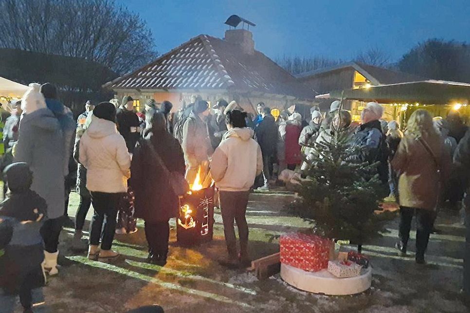 Zum zweiten Mal findet der Weihnachtsmarkt in der idyllischen Atmosphäre des Dorfmuseums statt.