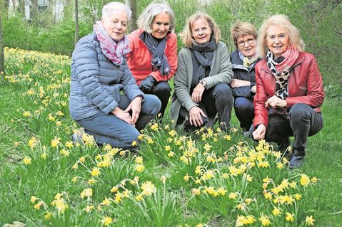 Das fleißige Pflanzteam: Ursula Felsberg, Gisela Künkel, Barbara Hansen, Heike Brüggemann und Karin Görz (v. lks.).