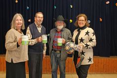 (v.l.): Die Geschäftsführerin der Schleswig-Holsteinischen Krebsgesellschaft, Kirsten Walsemann (r.), dankt (v.l.) Marita Kähler, Bernd Seeger und Uwe Göllner, die Spenden sammeln für das „TimeOut“-Projekt.