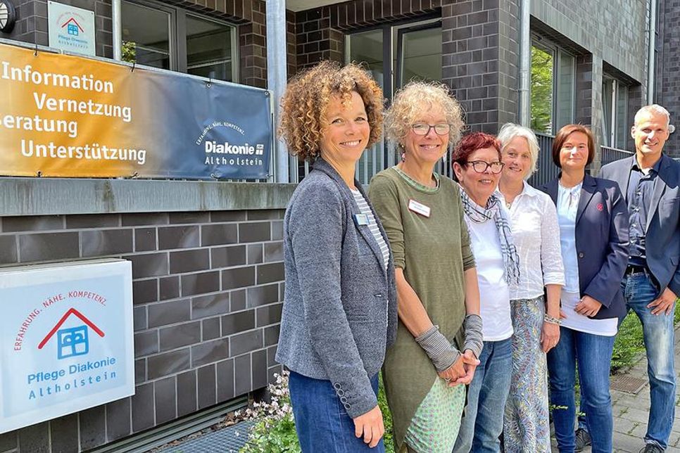 Sie stellten das Demenznetzwerk Kiel in der anna Ellerbek/ Wellingdorf (Wahlestraße 26) vor (v.l.): Marion Janser (Diakonie Altholstein), Christiane Berndt (AWO), Emmahelene Nagel (anna Ellerbek/ Wellingdorf), Dagmar Richter, Gesa Kitschke (beide Diakonisches Werk Altholstein), Sven Peetz (Verband der Ersatzkassen).