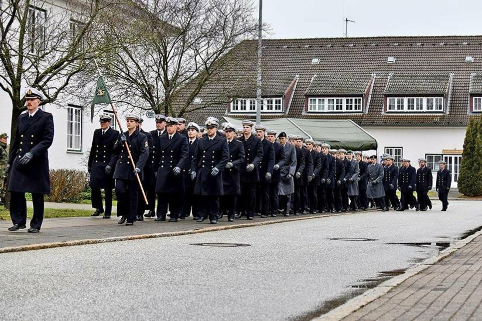 In der Marineunteroffiziersschule wurden 60 junge Rekruten  vereidigt.