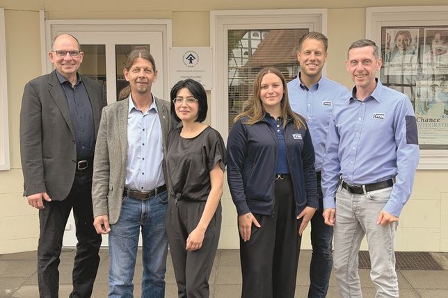 Freuen sich über die gute Partnerschaft: Martin Liegmann, Matthias Thomas und Laila Brais (Kinderschutzbund) mit Madita Lepomäki, Christoph Hein und Thomas Palenga von JYSK.