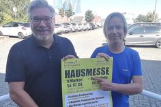 Andreas Ganzer und Jan Knoop bitten zur dritten Hausmesse im Autohaus am Bungsberg.