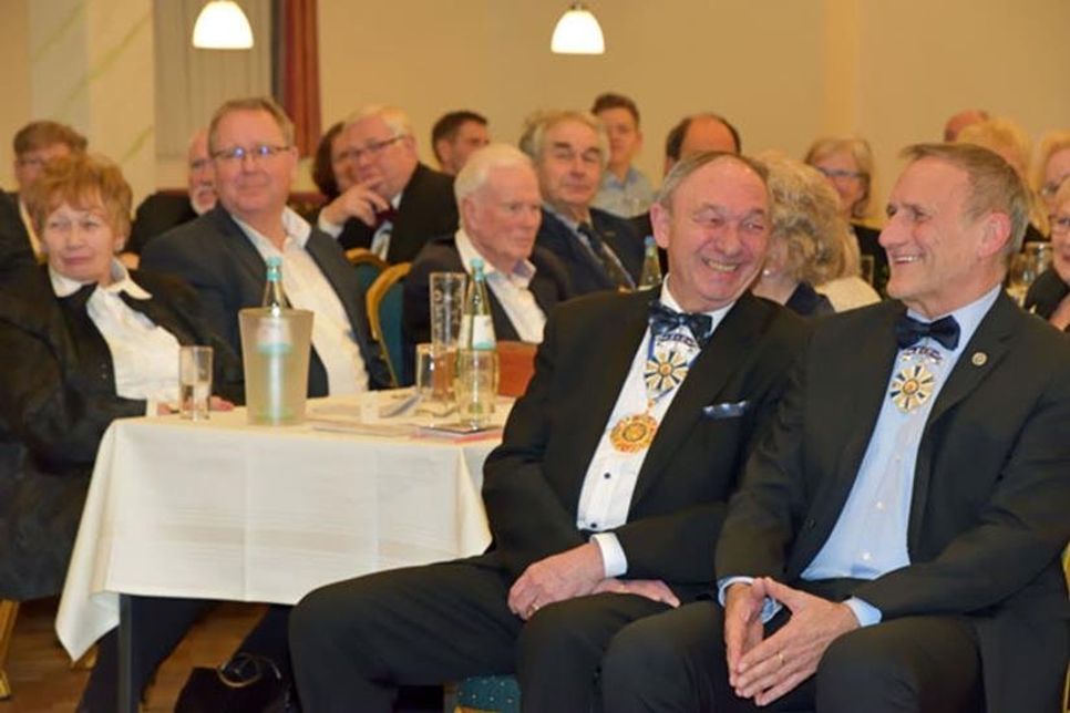 Ziehen sich in die zweite Reihe zurück: (v. l.) Karnevalspräsident Günther Kempa und Elferratspräsident Werner Kelbing.