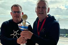Bürgermeister Sebastian Rieke (lks.) und Tourismuschef Manfred Wohnrade traten als „Team Ostsee“ in Büsum an und holten den Sieg nach Grömitz.