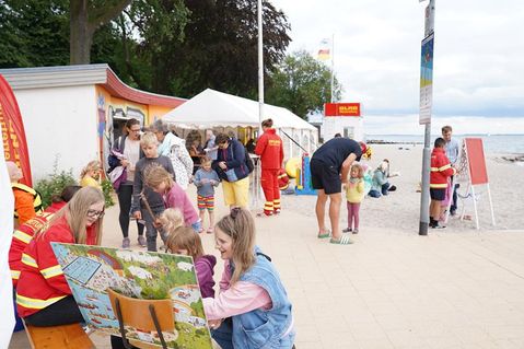 Besonders beliebt war die kleine Olympiade, bei der die Kinder ihr Geschick in verschiedenen Spielen unter Beweis stellen konnten. Dazu gehörten auch ...