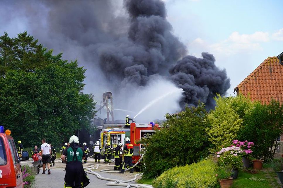 Die bedrohlich wirkende Rauchsäule war kilometerweit zu sehen.