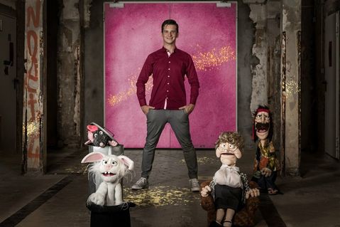 Bauchredner Tim Becker von den TV Puppenstars ist bei der beliebten Magie-und Comedygala dabei.
