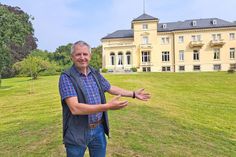 Alles ist hergerichtet: Cheforganisator Jens Podbielski lädt in den Schlossgarten ein. Unter anderem hat die Firma Astrein die Bäume auf dem Areal zuvor auf Sicherheit überprüft.