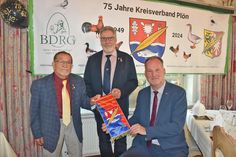 Mit Landrat Björn Demmin und dem Landesvorsitzenden Torsten Nagel konnte Kreisverbandschef Peter Elgert (von rechts) zwei Ehrengäste auf dem Festkommers am vergangenen Sonntag begrüßen.