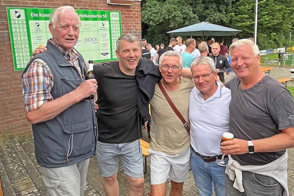 Gemeinschaft wurde von Anfang an groß geschrieben beim HSV. Hier im Bild (v.l.) Magger Bruhn, Rainer Züchner, Rainer Horst, Miki Mladenovic, Volkmar Meyer.