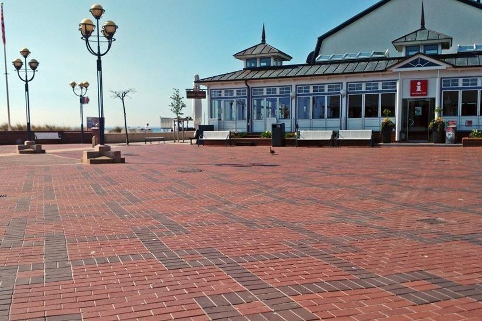 Der Seebrückenvorplatz in Grömitz bot zu Ostern ein ungewohntes Bild.