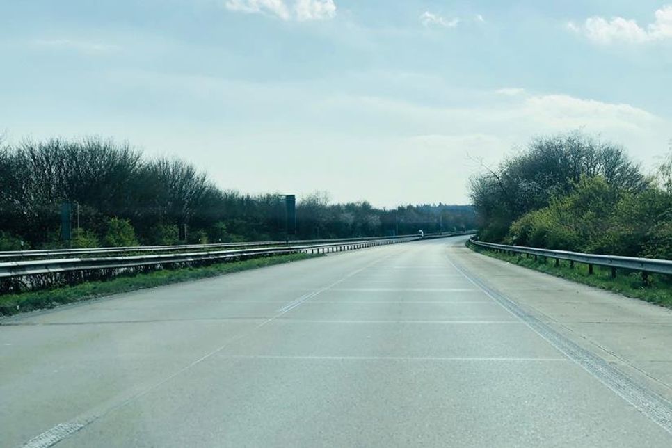 Die leere BAB 1 zwischen Neustadt in Holstein und Scharbeutz am Ostersonntag.