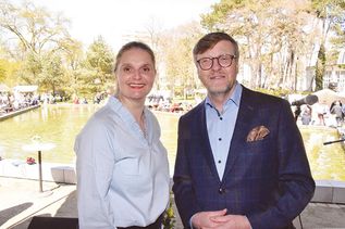 Bürgervorsteherin Anja Evers und Bürgermeister Sven Partheil-Böhnke beim Gemeindeempfang im April 2023.