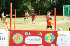 Beim Handball zeigten die Kinder Geschick und Ballgefühl.