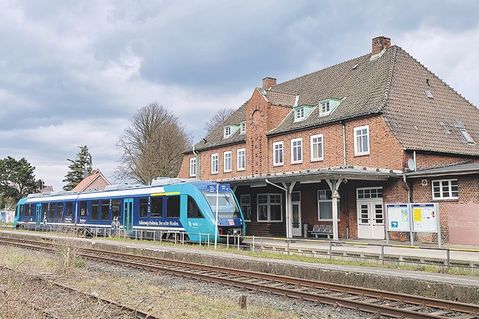 Land setzt sich jetzt plötzlich für Erhalt und Elektrifizierung ein: Bleibt die Bäderbahn nun doch erhalten?