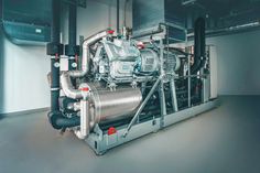 Die Energiezentrale ist das Prunkstück der Meerwasser-Wärmepumpe und Teil dieser umweltfreundlichen Technologie.