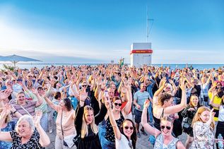 In diesem Sommer zweimal im Monat: Endlich wieder „Tanzen am Meer“ open air in Niendorf/Ostsee