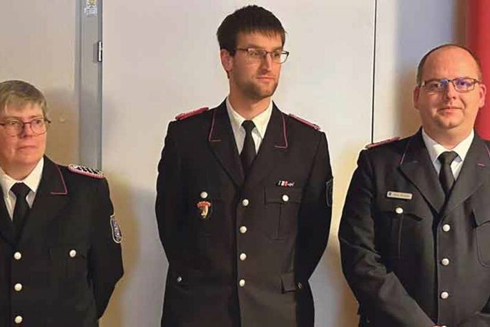 Auszeichungen für 20-jährige Zugehörigkeit in der Freiwillgen Feuerwehr gingen an Susanne Ehlers,Michel Grunwald und Marc Steppat.
