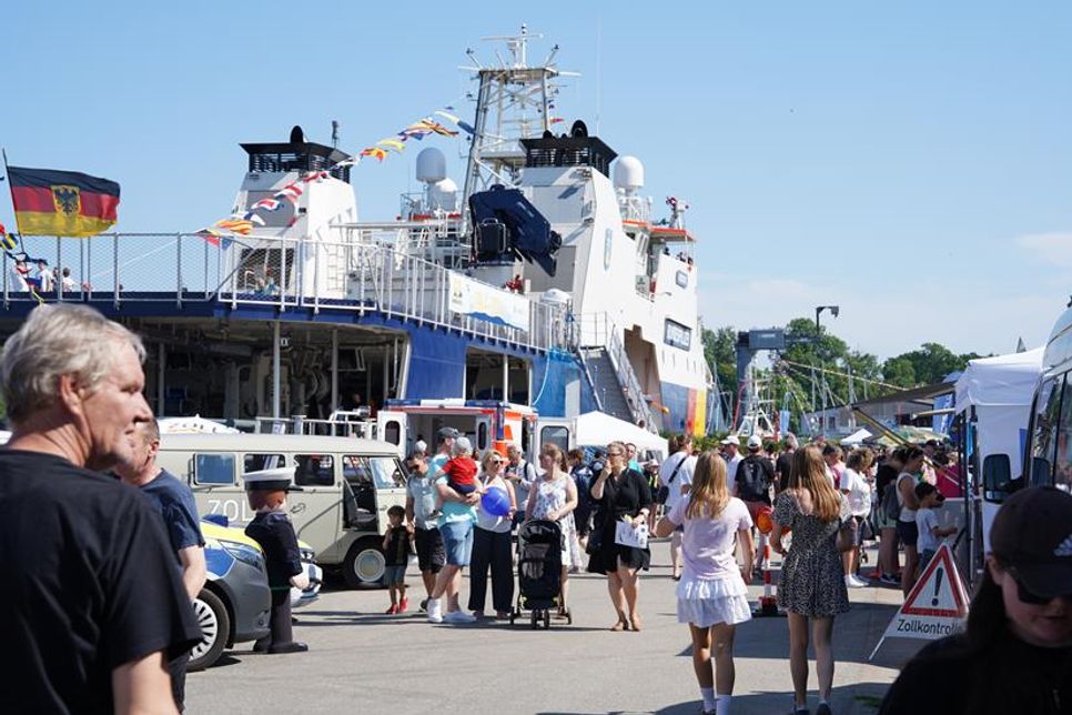 Trotz des Strandwetters statteten viele Menschen dem Event einen Besuch ab.