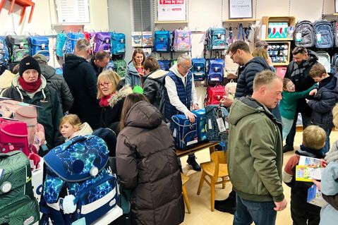 Die Schulparty bot eine ideale Gelegenheit, sich in entspannter Atmosphäre zu informieren, auszuprobieren und gemeinsam Spaß zu haben.