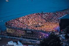 Die ausverkaufte Musik-Arena in Timmendorfer Strand beim PUR-Konzert am vergangenen Samstagabend.