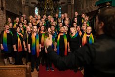 Die Voice Company ist ein bunt gemischter Gospelchor mit ungefähr 45 Sängerinnen und Sängern.