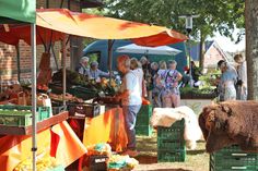 Reger Handel auf dem Herbstmarkt im Probstei Museum Schönberg.