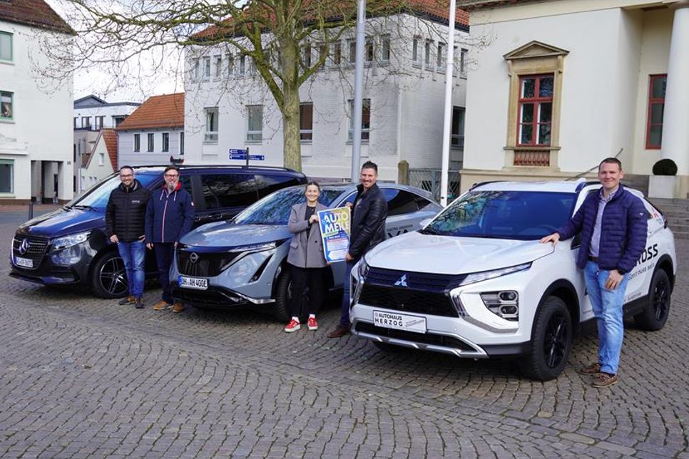 Alexander Kemper (Süverkrüp), Dirk Heckmann (Gewerbeverein Neustadt), Luisa Hagen (Auto Hagen), Florian Stolz (DJ und Moderator) und Dennis Herzog (Autohaus Herzog), v. lks.