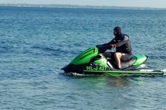 Gerwig Stief mit seinem Jetski in der Lübecker Bucht.