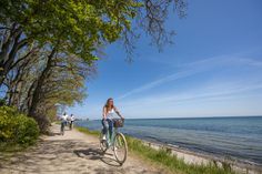 Radfahren mit Ostseeblick. (Foto: Tourismus-Service Ostseebad Kellenhusen)