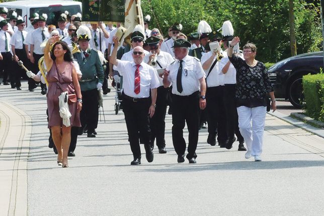 „Scharbeutzer Schützenfest“ vom 17. bis 19. Juli: Drei Tage Sport, Musik, Show und Geselligkeit im Kurpark