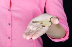 Wenn Mieter ihre Mietwohnung oder Teile davon untervermieten wollen, benötigen sie die Genehmigung des Wohnungseigentümers.