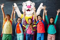 „Richtige Mülltrennung: Das schaffst du!“ - einfache Tipps für richtige Abfalltrennung gibt der Trenn-Bär der Initiative „Mülltrennung wirkt“ mit einer neuen Trenntabelle für Kinder. (Foto: Initiative „Mülltrennung wirkt“ / Marcella Merk)