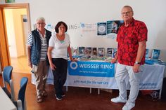 Elke Ahlering (Mitte) vom Weissen Ring mit der stellvertretenden Seniorenvertreterin Jutta Tamm und dem Vorsitzenden Wolfgang Klein.