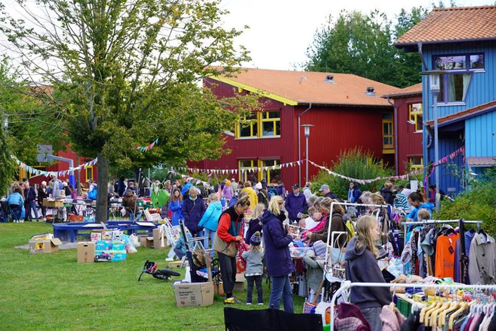 Bereits um 10 Uhr zur Eröffnung waren viele Familien an den Ständen unterwegs.