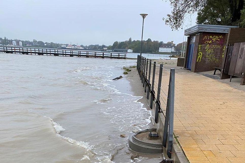 Das Foto ist im Herbst 2023 entstanden, als die Sturmflut große Schäden entlang der Ostseeküste verursacht hat.