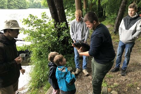 Die Kinder und Jugendlichen waren mit großer Begeisterung für die Natur dabei.