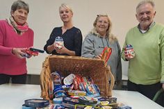 Bei der Spendenübergabe trafen sich (v. lks.) Verena Treppe (stellvertretende Vorsitzende der Tafel Neustadt), Stefanie Kuhlen (Schatzmeisterin DRK Dahme), Michaela Howitt (Vorsitzende DRK Dahme) und Olf Leder (Vorsitzender der Tafel Neustadt).