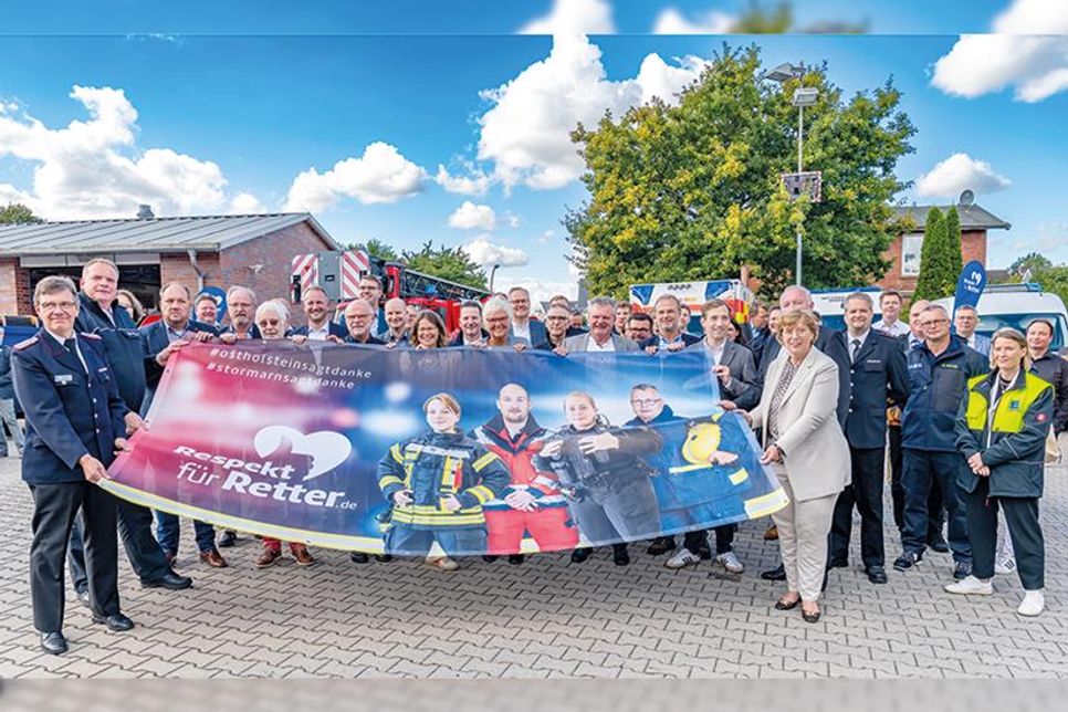 Zahlreiche Gäste, darunter auch Dr. Sabine Sütterlin-Waack, Ministerin für Inneres, Kommunales, Wohnen und Sport des Landes Schleswig-Holstein (rechts im Bild), waren bei der Auftaktveranstaltung zugegen.