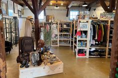 Flohby ist der Indoor-Flohmarkt für nachhaltiges Shoppen in einer einzigartigen Atmosphäre am Marienhof in Neustadt.