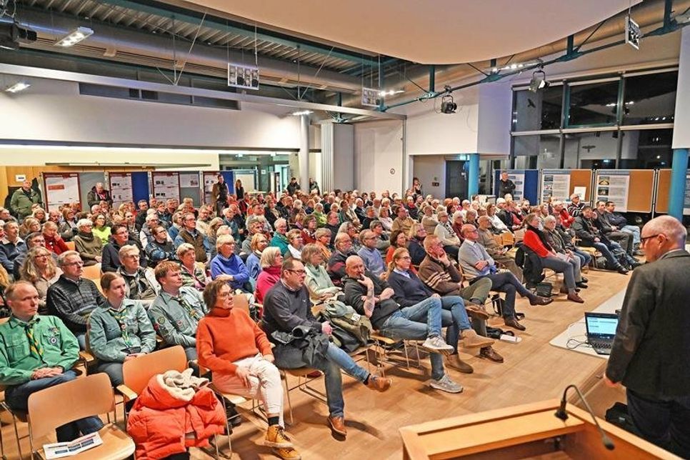 Die Infoveranstaltung zum Marken- und Leitbildprozess lockte zahlreiche Besucher in die Aula Am Schiffsthal.