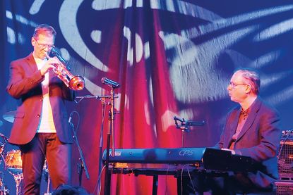 Dr. Axel Ster (rechts) und Ingolf Burkhardt musizieren aus Anlass der Preisverleihung.