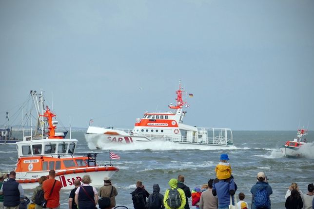 Am Sonntag ist Tag der Seenotretter von der DGzRS auf ihren Stationen an Nord- und Ostsee – mit Vorführungen, Besichtigungen, Mitfahrten und vielen Gesprächen.