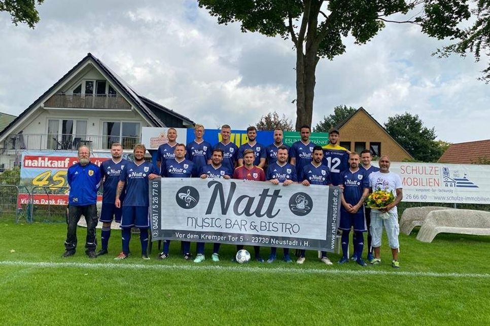 Die 2. Mannschaft mit neuen Trikots vom Sponsor Natt Grill- und Pizzaservice aus Neustadt.