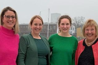 Vanessa Birk, Dr. med. Eva Korf und Dr. med. Jennifer Tübing (alle Parkinson-Netzwerk Ostholstein) mit Bettina Hagedorn (v. lks.), die die Schirmherrschaft für das Netzwerk übernommen hat.